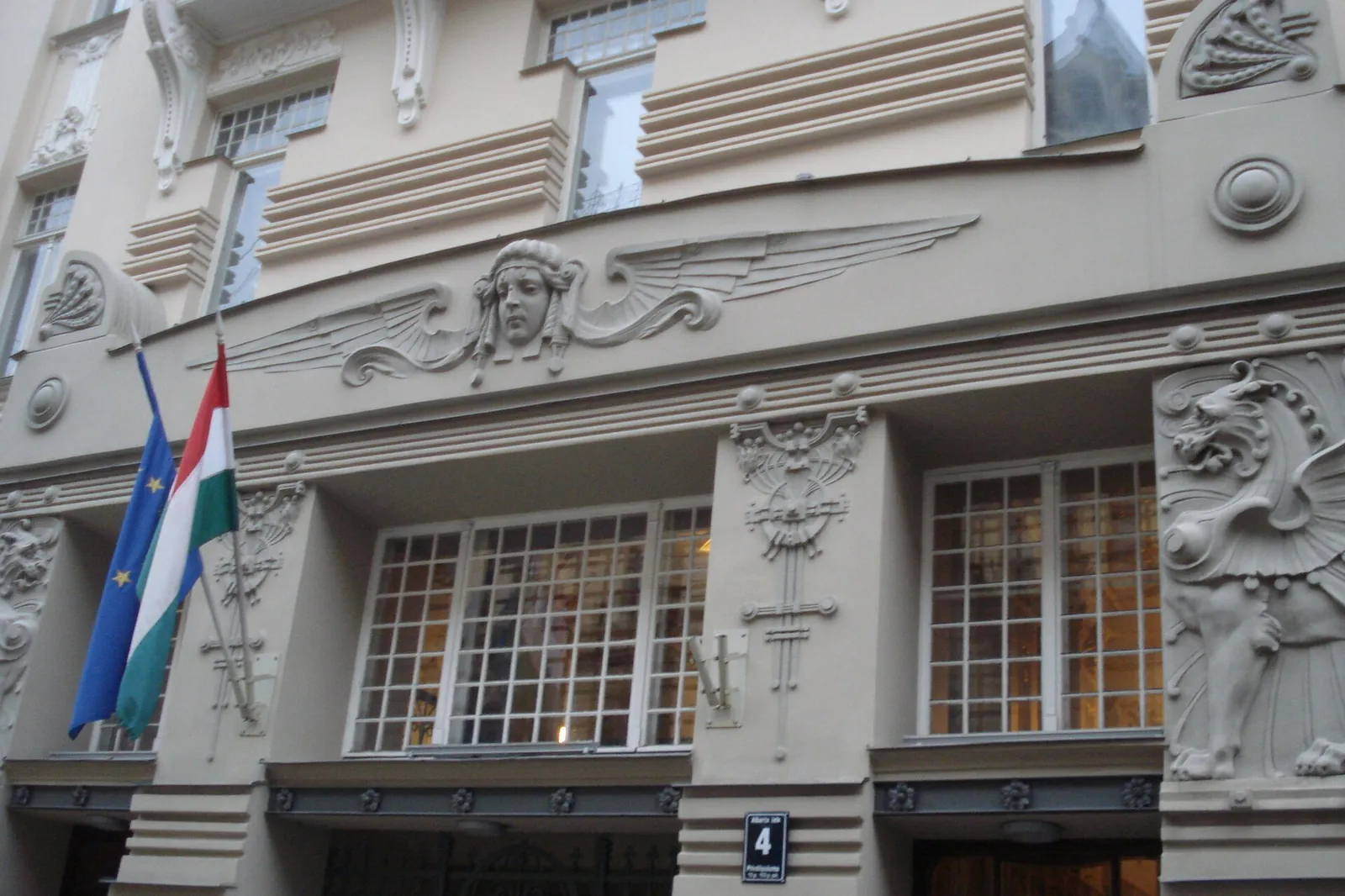 Façade Art nouveau ornée de la rue Alberta, à Riga.